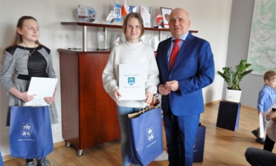 Rozdanie nagród za udział w konkursie na projekt maskotki Miasta i Gminy Nowa Sarzyna