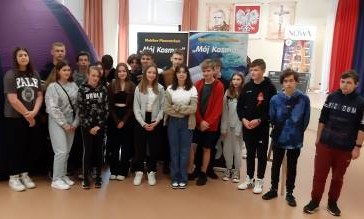 Udział klasy 7 i 8 w edukacyjnych pokazach - Mobilne Planetarium